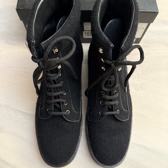 Chanel Lace Up Tweed Boot in Black sz 39.5 $1450 - Picture 2 of 6
